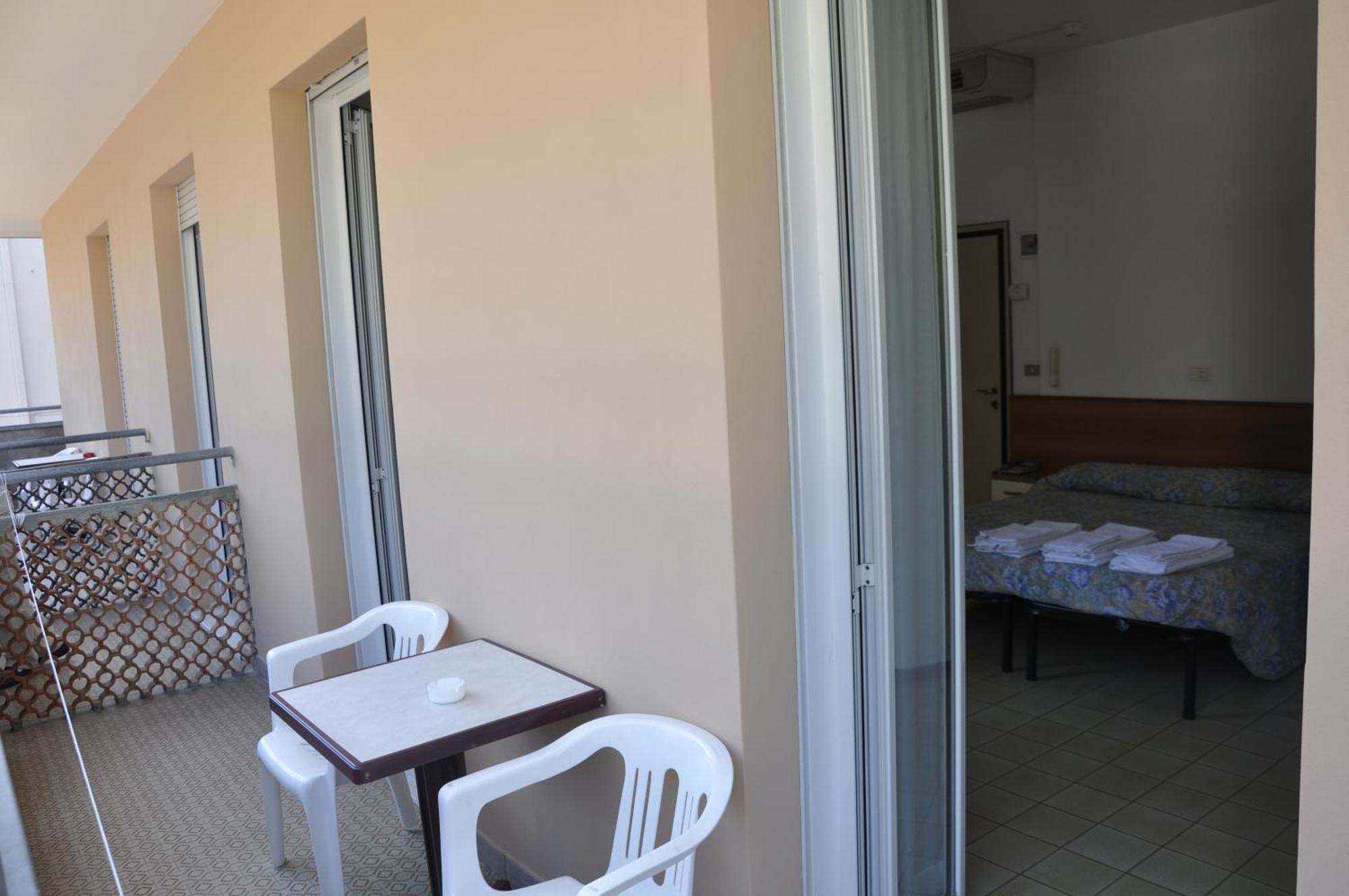 Albergo Larenzia Cattolica Quarto foto